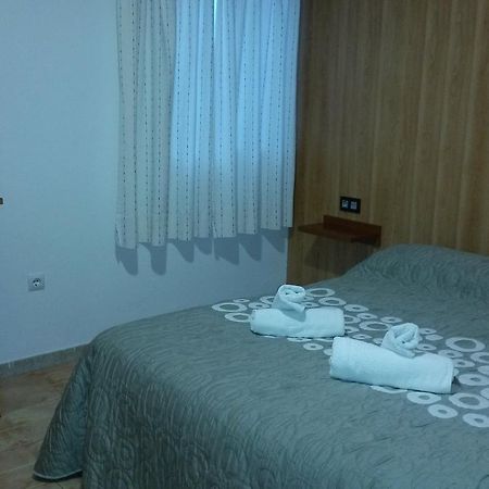 Hostal Virgen Del Pilar Баса Екстериор снимка