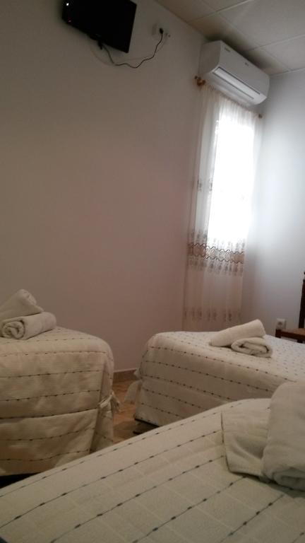 Hostal Virgen Del Pilar Баса Екстериор снимка