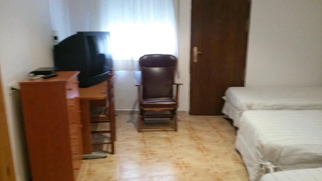 Hostal Virgen Del Pilar Баса Екстериор снимка