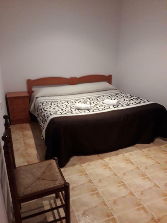 Hostal Virgen Del Pilar Баса Екстериор снимка
